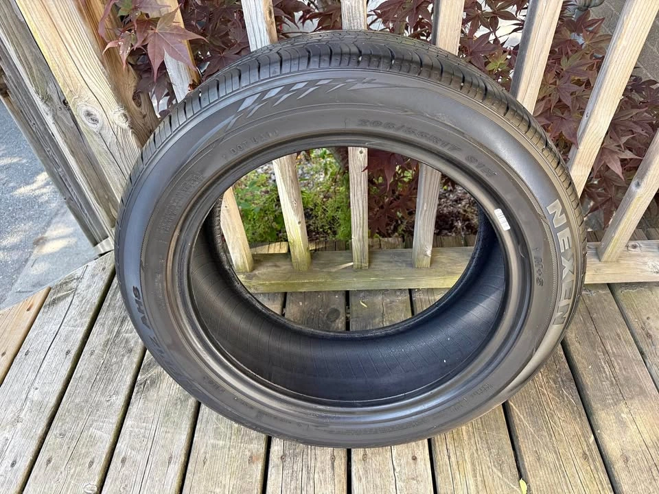 Nexen N'Priz AH8 205/55R17 Tire
