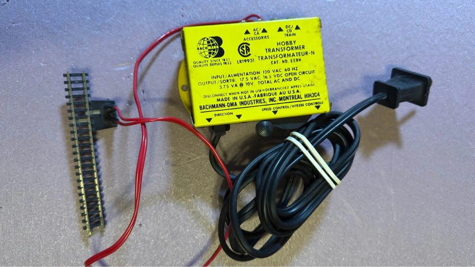 Atlas N Scale Model Train Track and Bachmann Power Transformer - photo 2