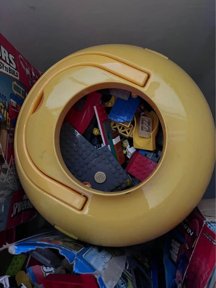 LEGO Juniors Spider-Man Hideout 10687 and Bulk LEGO Lot - photo 5