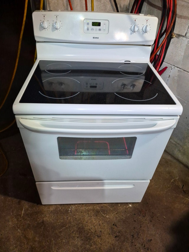 Kenmore Electric oven white glass flat top CLEAN