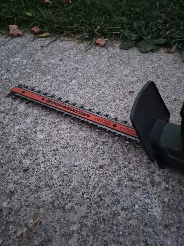 18'' Hedge trimmer electric Black & Decker green