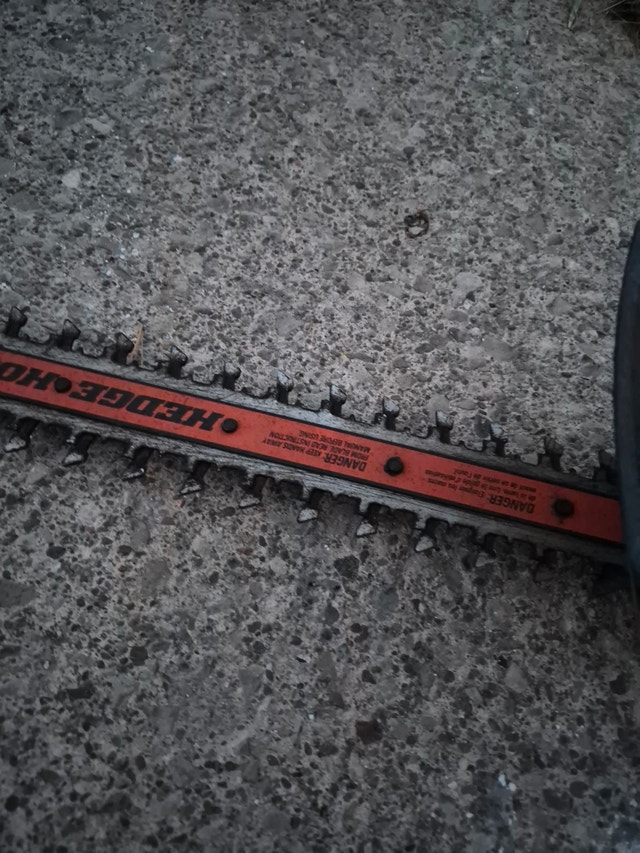 18'' Hedge trimmer electric Black & Decker green - photo 4