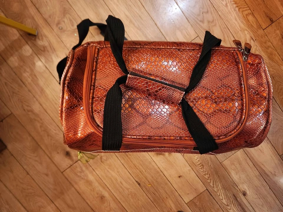 Heys Snakeskin-embossed orange travel bag - photo 3