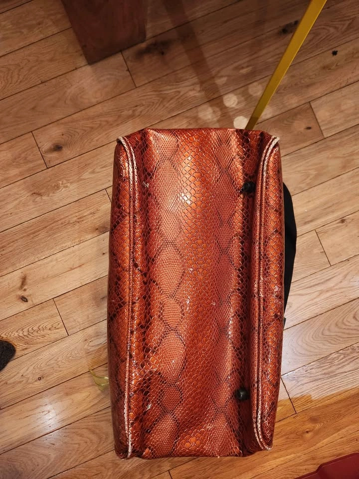 Heys Snakeskin-embossed orange travel bag - photo 4
