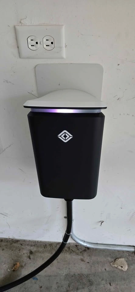 Rivian Wall Charger – J1772 – 48A - photo 5