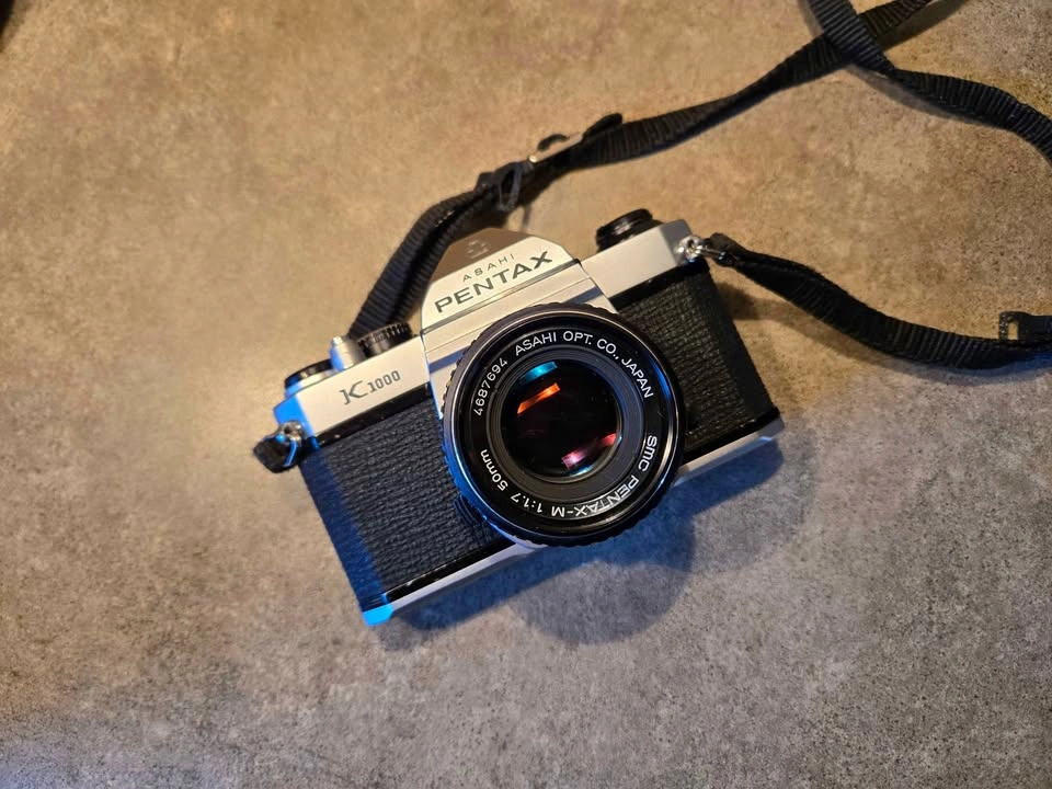 Pentax K1000 35mm Film Camera Bundle with 3 Lenses - photo 3