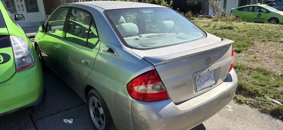 Toyota Prius 2001 - photo 2
