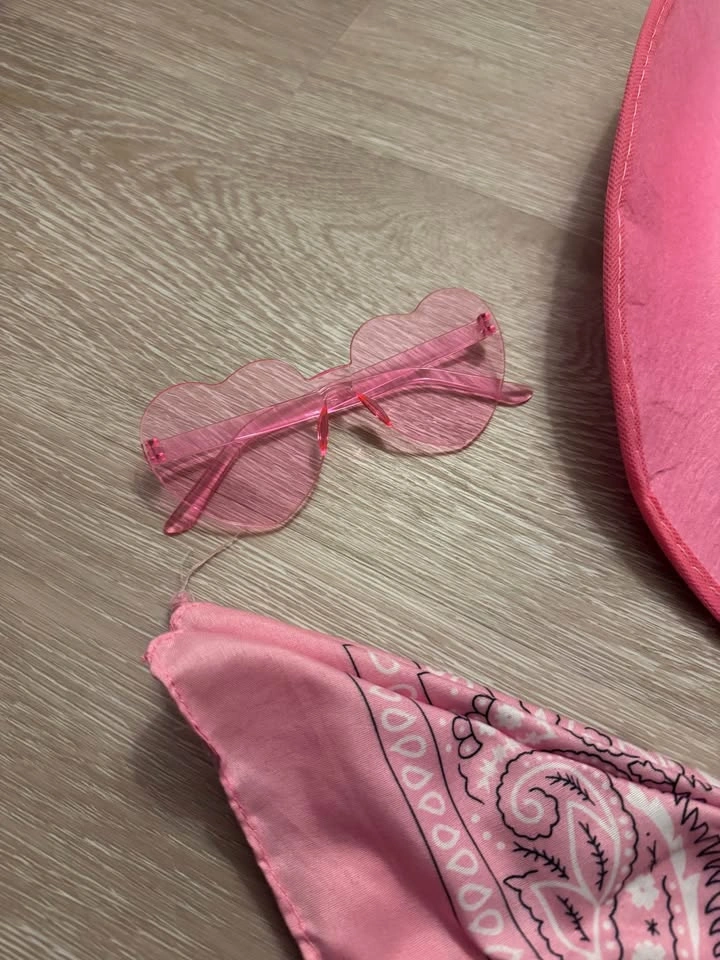 Halloween Costume - Pink Cowboy Hat, Heart Sunglasses, and Banda - photo 2