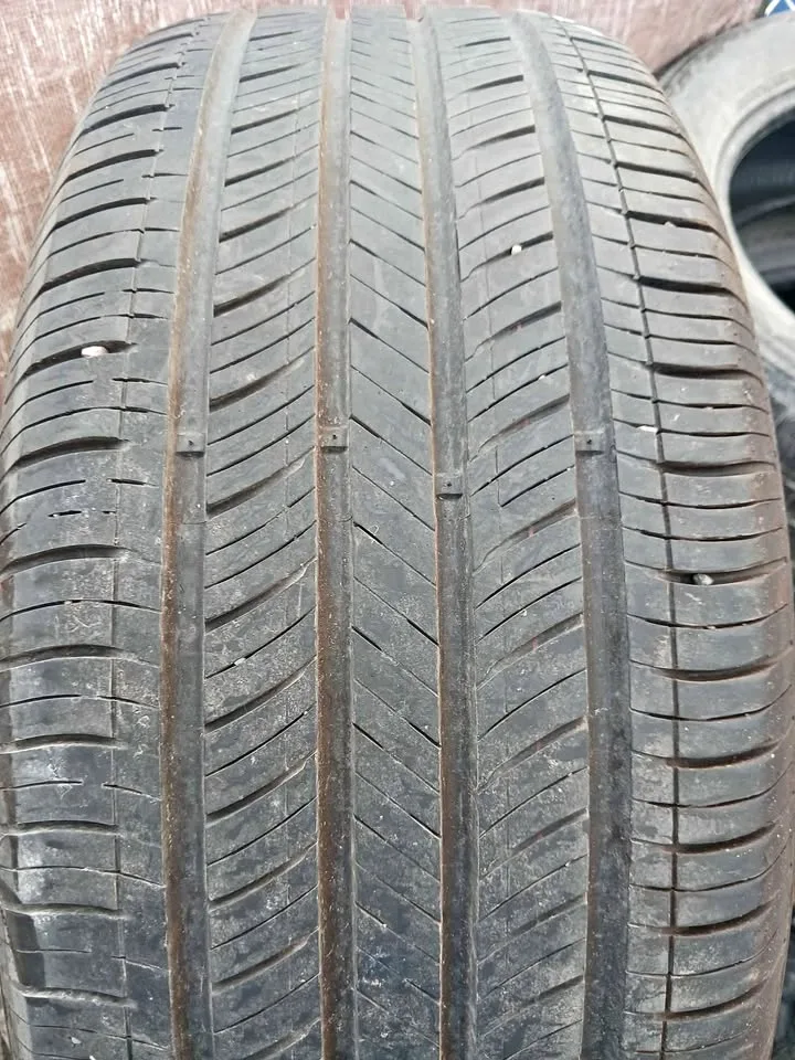 235 50 r19 Hankook Kinergy GT All Season Tire thumbnail