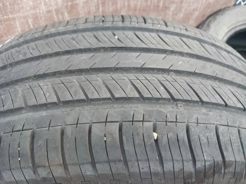 235 50 r19 Hankook Kinergy GT All Season Tire image indicator(2)