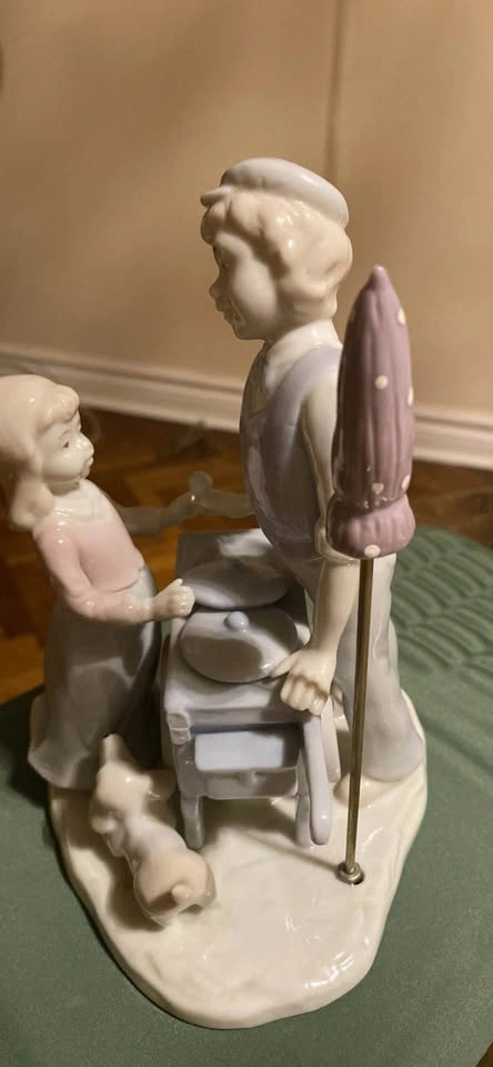 Ice Cream Seller Porcelain Figurine - photo 2