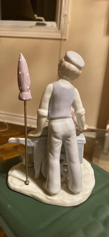 Ice Cream Seller Porcelain Figurine - photo 3