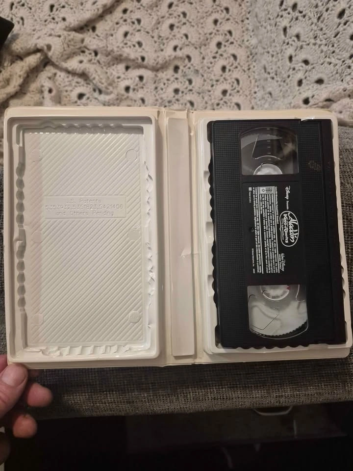 Disney's Aladdin and the King of Thieves VHS - photo 3