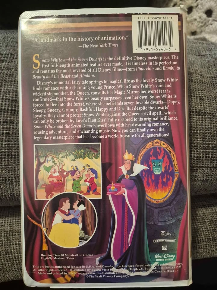 Walt Disney's Masterpiece Snow White and the Seven Dwarfs VHS - photo 2