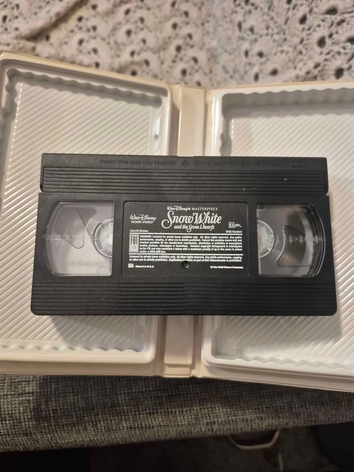 Walt Disney's Masterpiece Snow White and the Seven Dwarfs VHS - photo 3