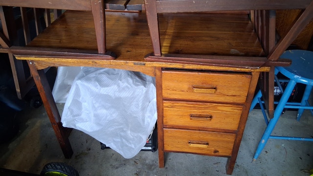 Old But Solid Wooden Desk (40 x 24")