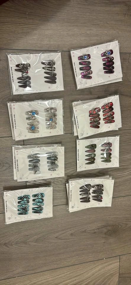 Press On Nails (M Size)