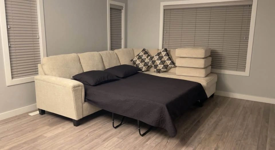 Beige Sectional Sleeper Sofa, Chaise,Throw pillows & bedsheet - photo 3