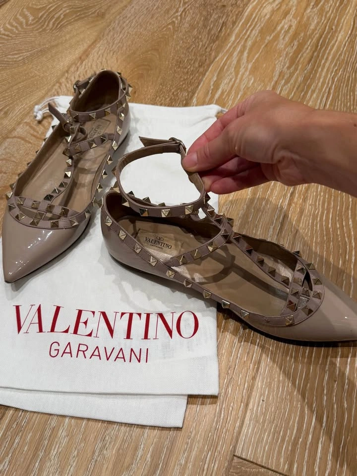 Valentino Rockstud Caged Flats in patent Poudre leather - photo 3