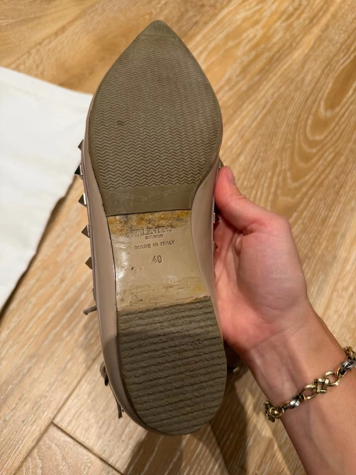 Valentino Rockstud Caged Flats in patent Poudre leather - photo 4