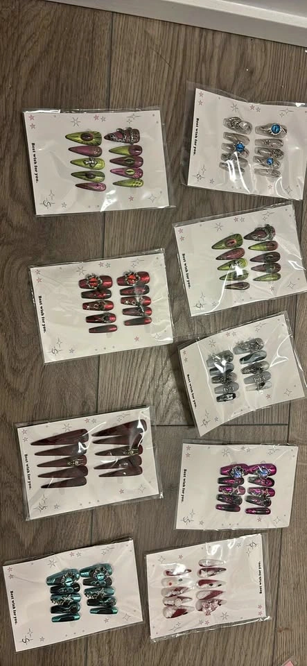 Press-On Nail Sets (S size)