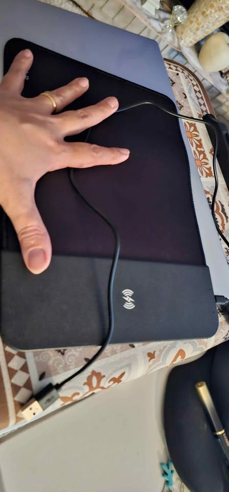 Computer pad with charger - photo 3