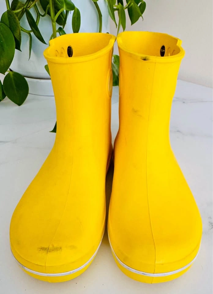 Crocs Jaunt Shorty Rain Boots, Size 8