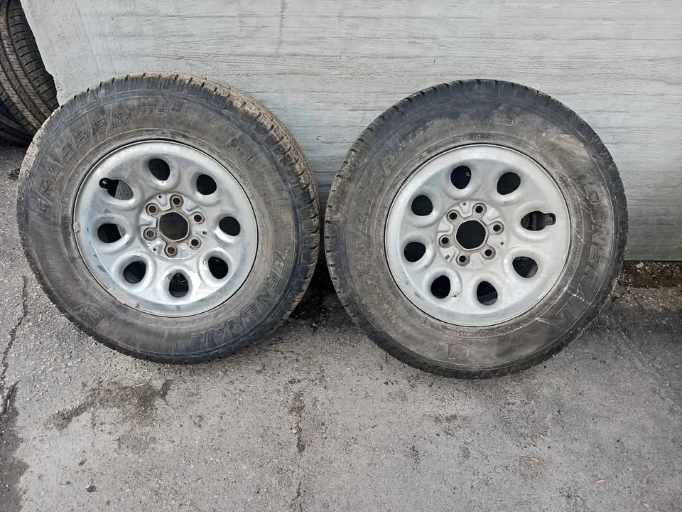265 70 r17 Tires & GMC Sierra/Chevy Silverado Steel Rims thumbnail