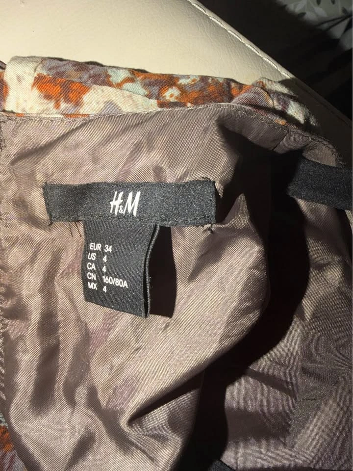 H&M short dress, like new - photo 3