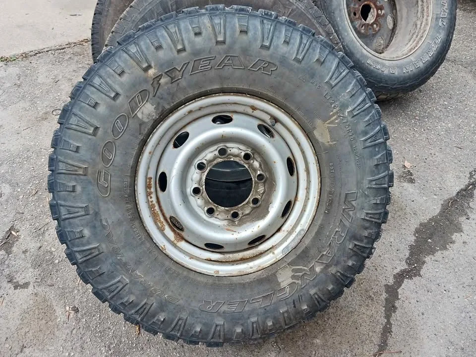 LT 285 75 r16 GOODYEAR WRANGLER Truck Tire 8x6.5" Rim thumbnail