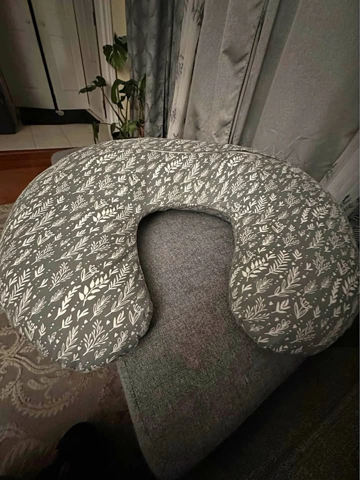 Nursing pillows for Moms