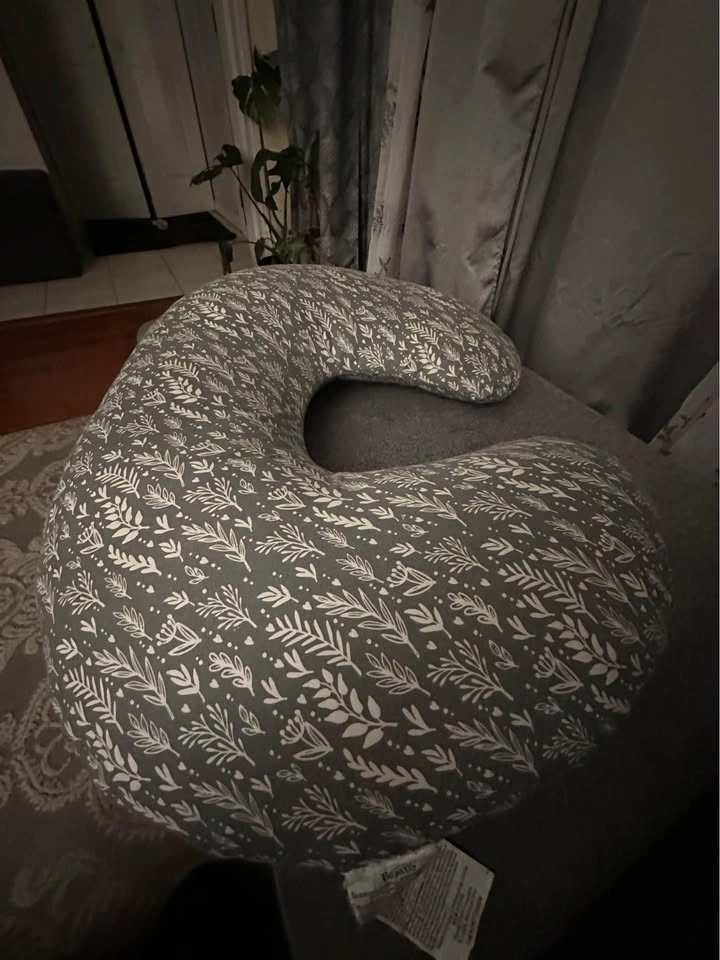 Nursing pillows for Moms - photo 2
