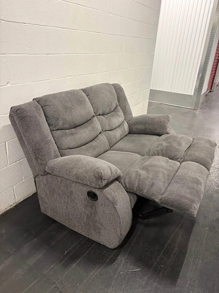 Gray Recliner Couch / Recliner Sofa - Delivery Available - photo 2