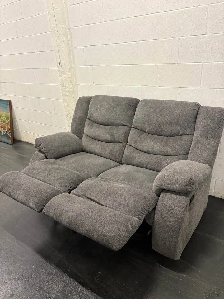Gray Recliner Couch / Recliner Sofa - Delivery Available - photo 3