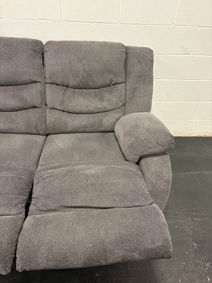 Gray Recliner Couch / Recliner Sofa - Delivery Available - photo 4