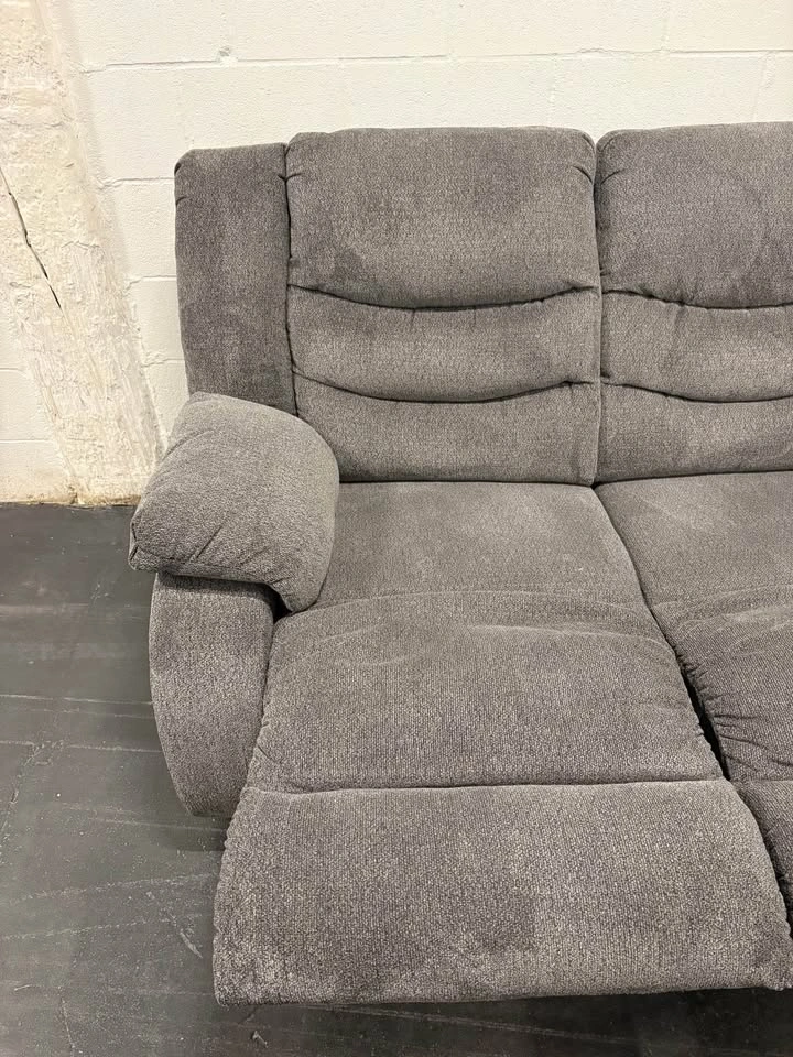 Gray Recliner Couch / Recliner Sofa - Delivery Available - photo 5
