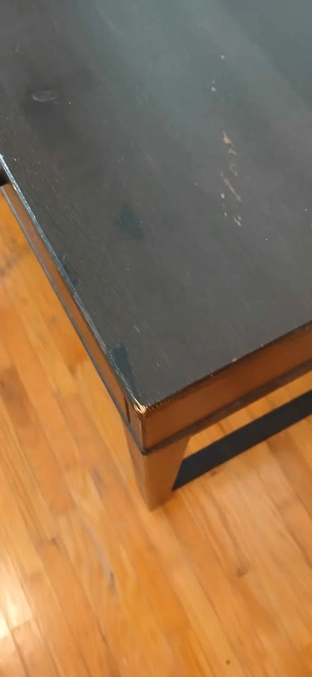 Desk - photo 2