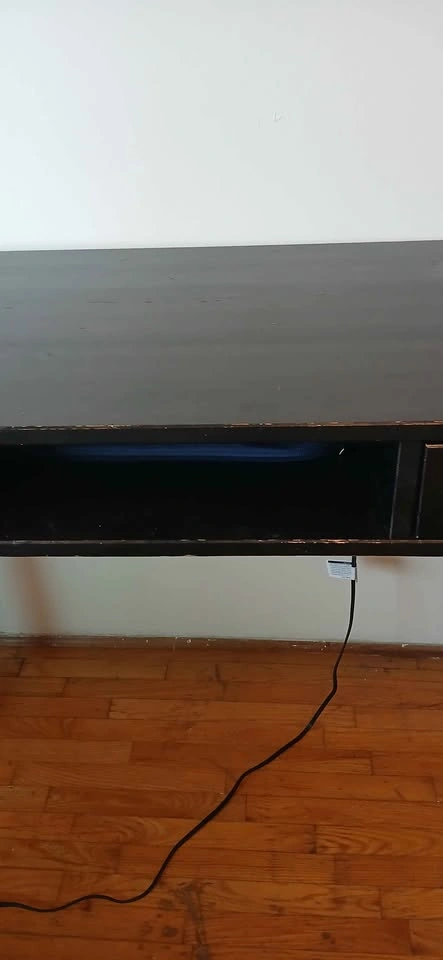 Desk - photo 4