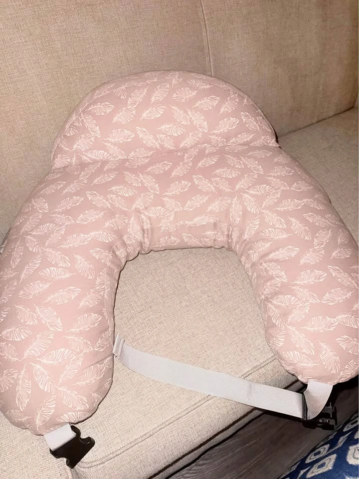 Momcozy feeding pillow
