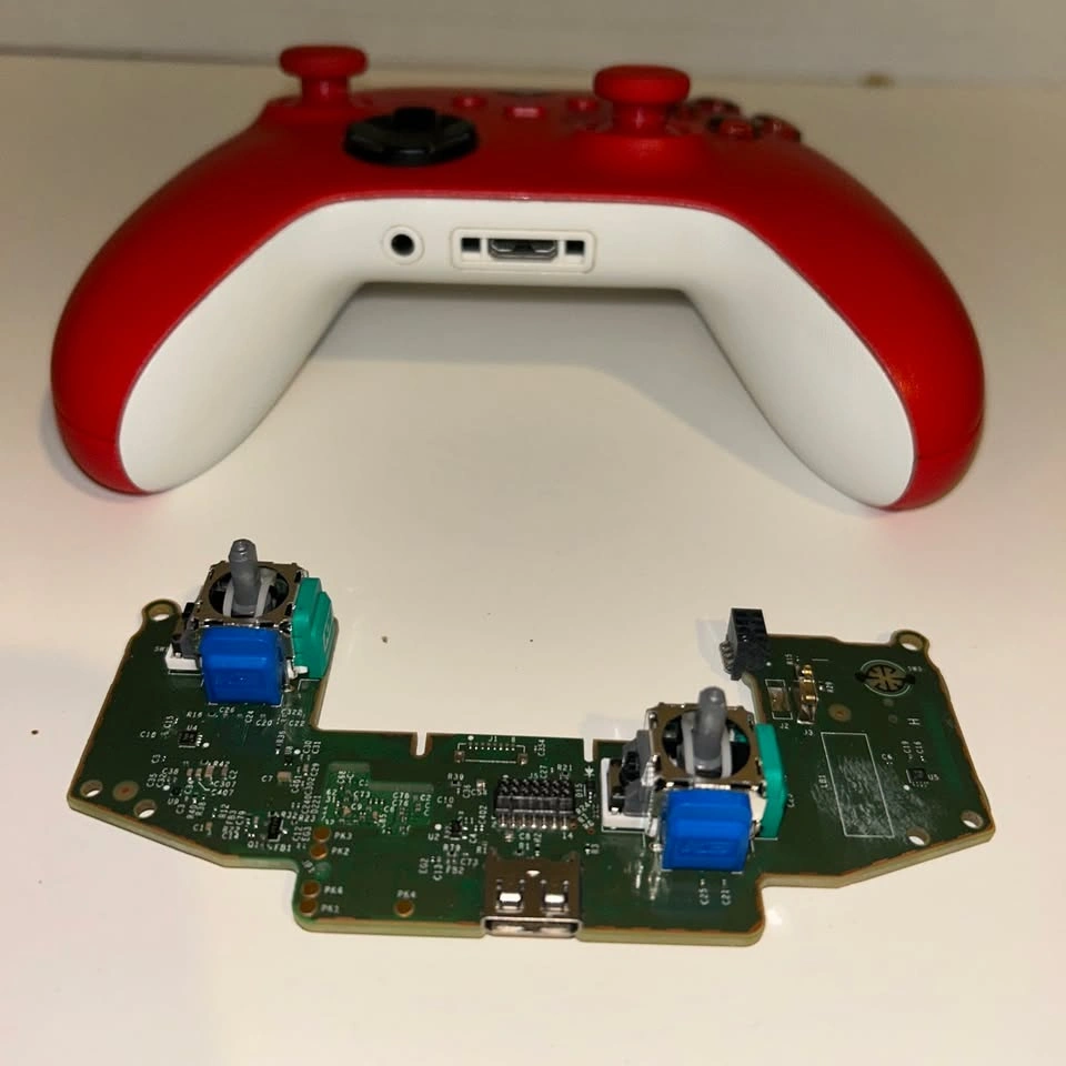 Xbox Series X|S Wireless Controller – Pulse Red – Hall Effect - photo 3