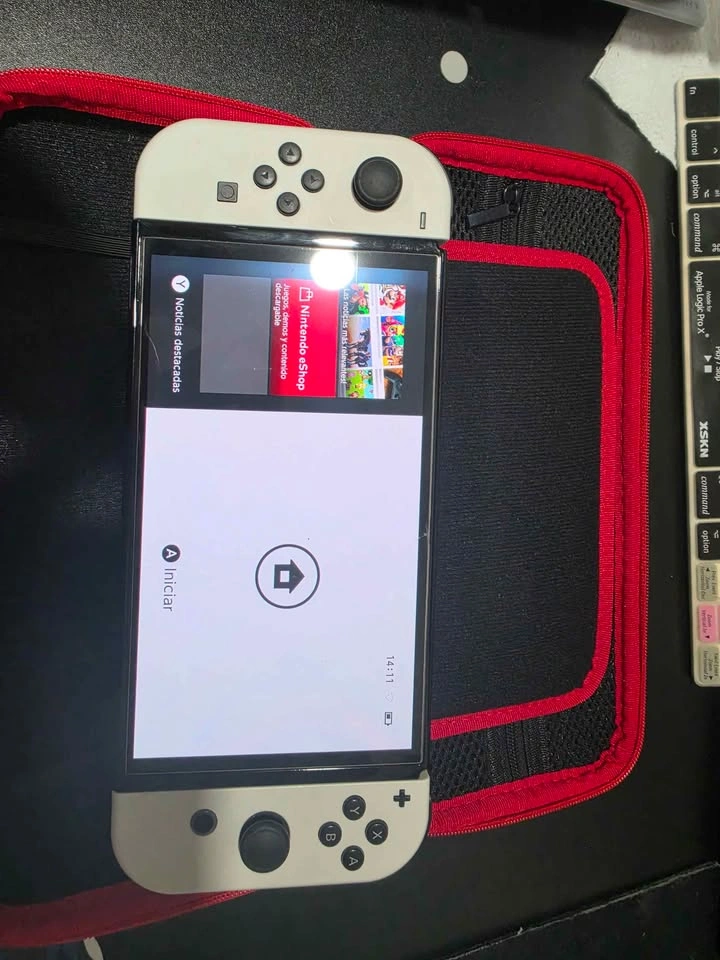 Nintendo Switch OLED - photo 2