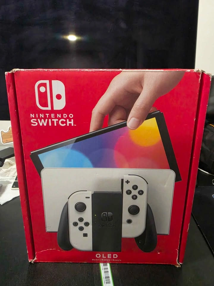 Nintendo Switch OLED - photo 3