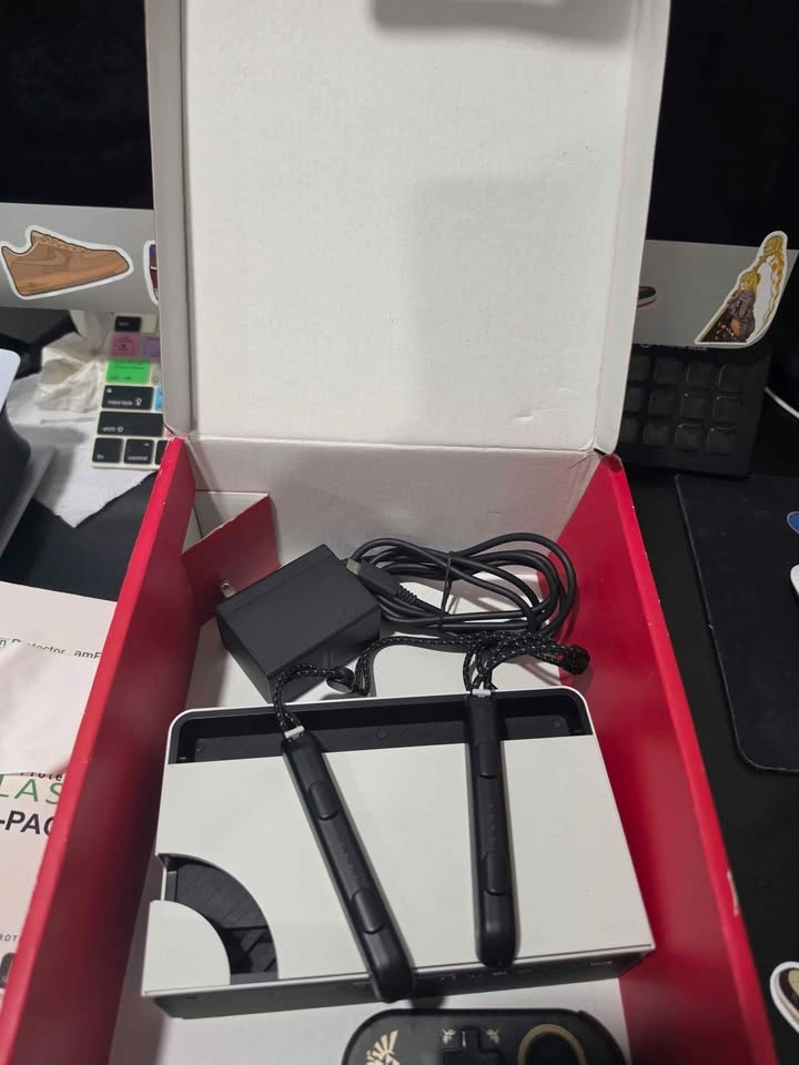 Nintendo Switch OLED - photo 4