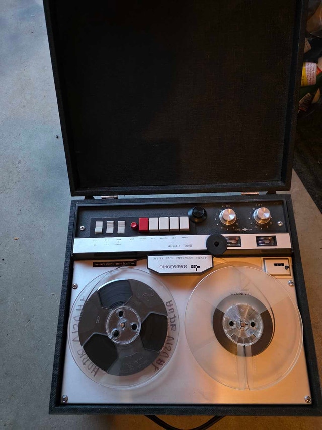 Vintage Magnasonic Model STR-1290 4-Track Reel-To-Reel - photo 2