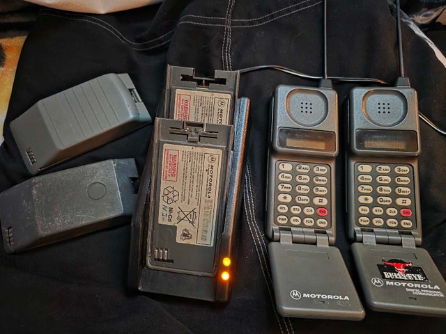 Motorola Classic Flip Phones package