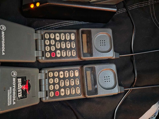 Motorola Classic Flip Phones package - photo 2