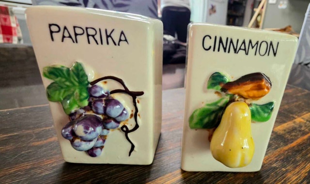 Embossed Fruit Ceramic Spice Shaker - photo 2