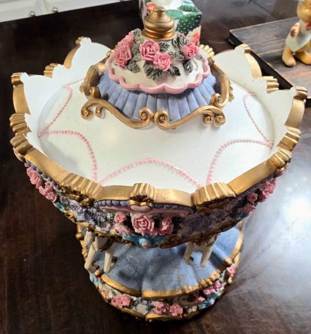 Charming Vintage Vibe! Ornate Floral Carousel Horse Figurine - photo 4