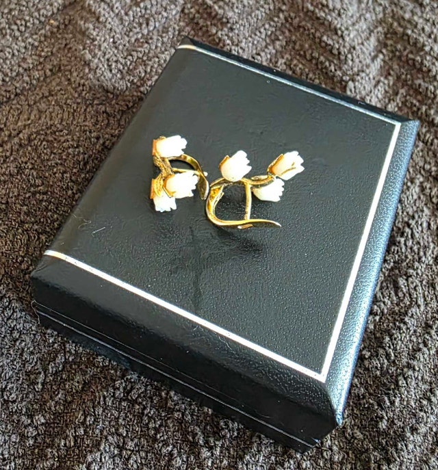 Charming Vintage Vibe! Retro Costume Earrings Bundle - photo 3
