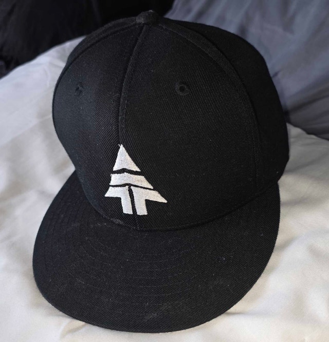 Fresh Streetwear Vibe! Lids Fitted Baseball Cap – Size 7 3/4